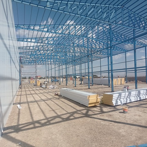 اجرای ساندویچ پانل سقف سوله